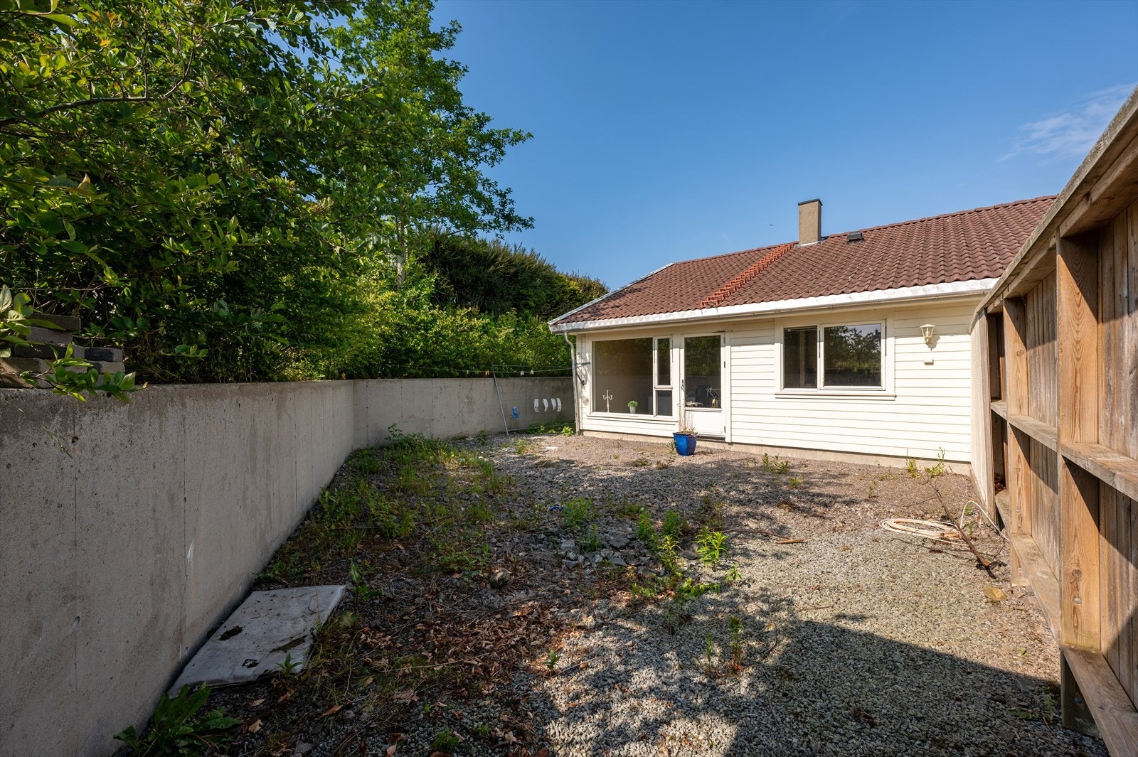 Uteområdet gir deg muligheten til å forme det etter dine ønsker - enten du drømmer om en grønn plen, stor terrasse eller noe helt annet. Galleribilde