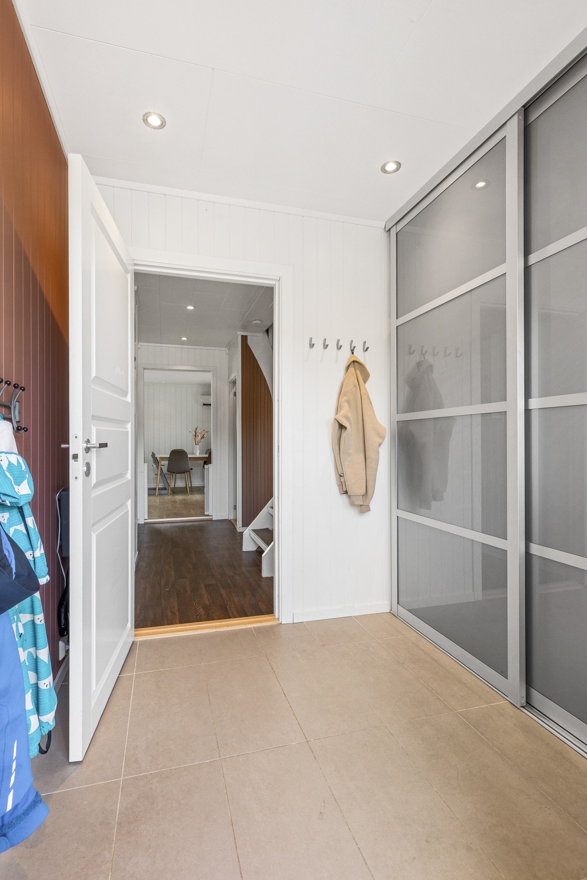 I entreen har du god plass for oppheng av ytterklærne Galleribilde