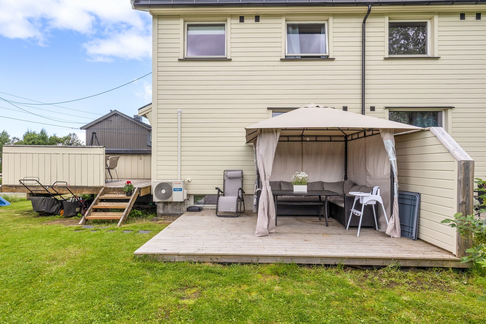 Videre har du trapp ned til hagen Galleribilde