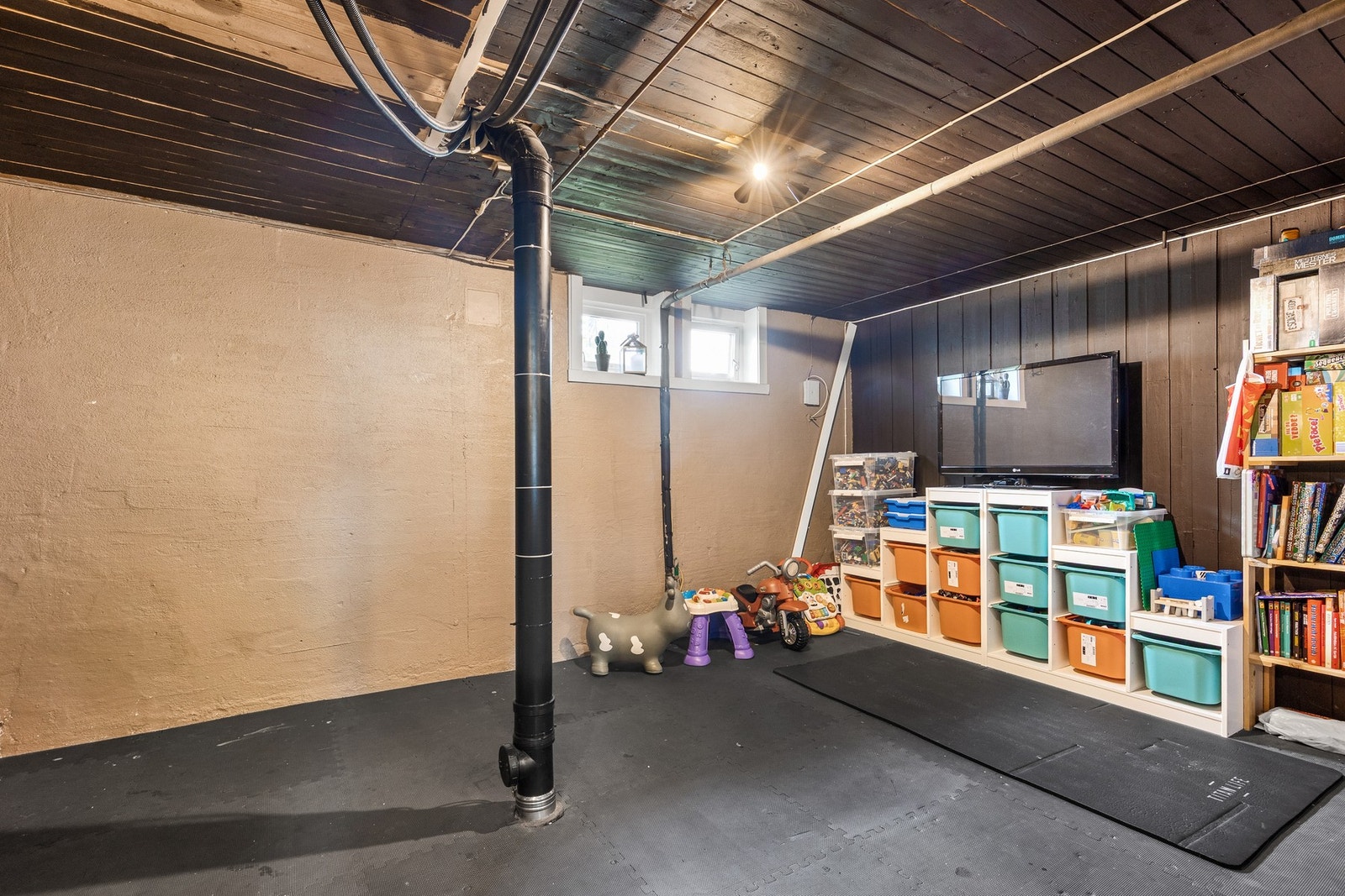 I kjelleretasjen har du godt med lagringsplass Galleribilde