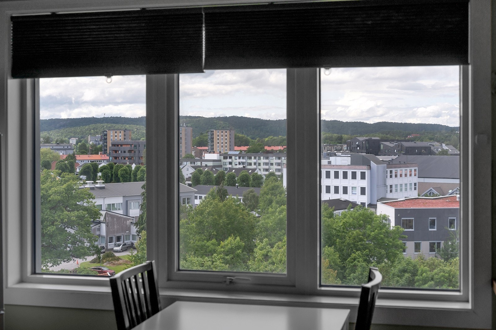 Utsiktsbilde. Det er mulighet for parkering av bil på borettslagets tomt. Galleribilde