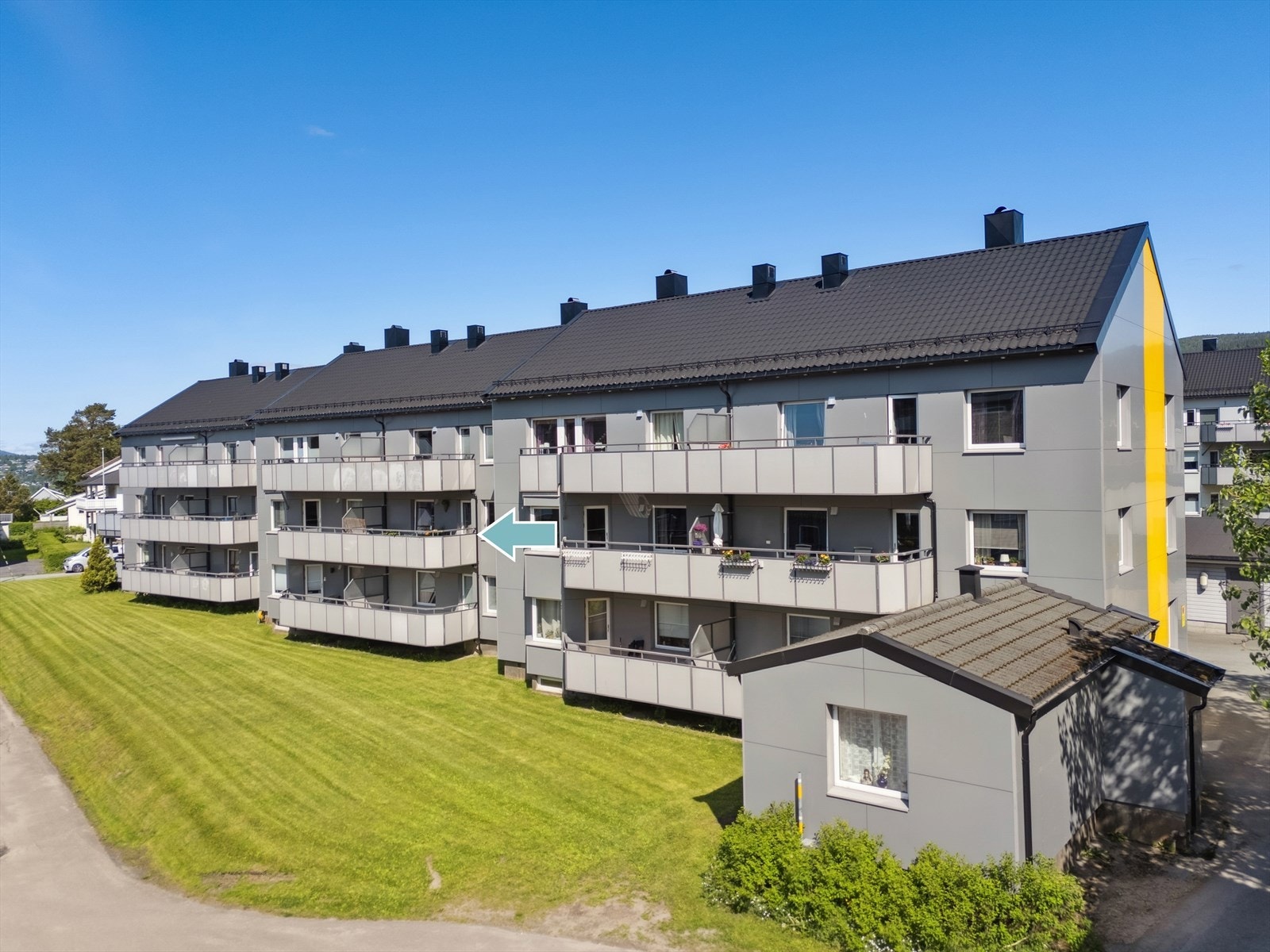 Leiligheten ligger fint til i byggets andre etasje. Galleribilde