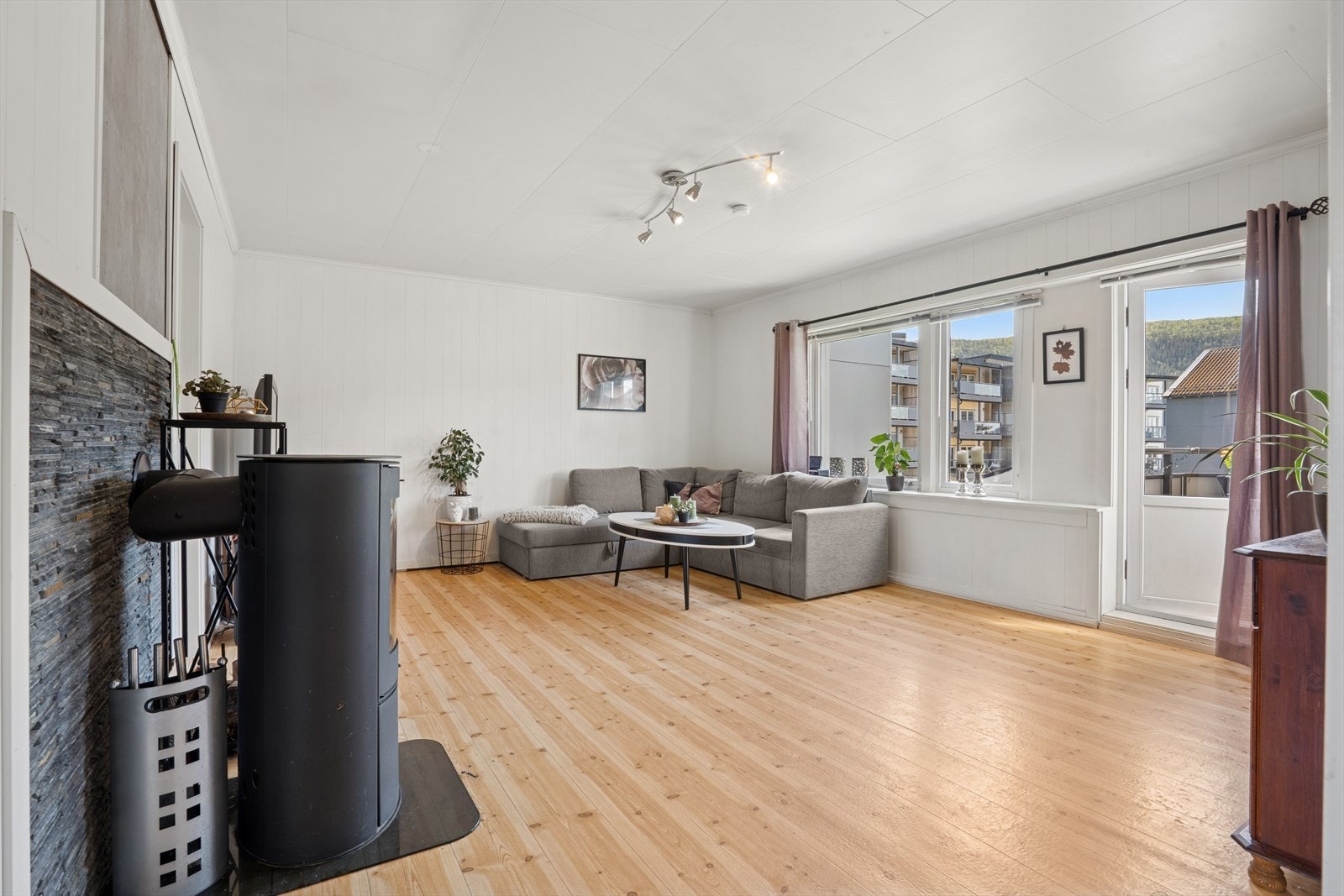 DNB Eiendom V/Finn Hugo Amundsen har gleden av å presentere Myraveien 36B - En lys 3-roms leilighet med sentral beliggenhet og kort vei til det meste man måtte trenge i det daglige. Galleribilde