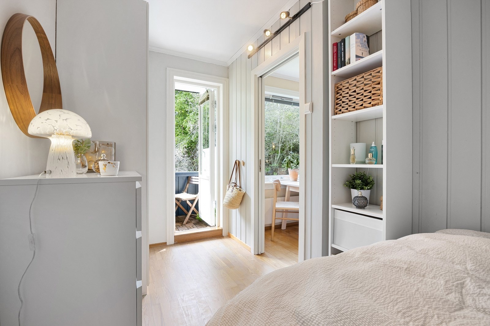 Fra soverommet har du direkte utgang til balkongen Galleribilde