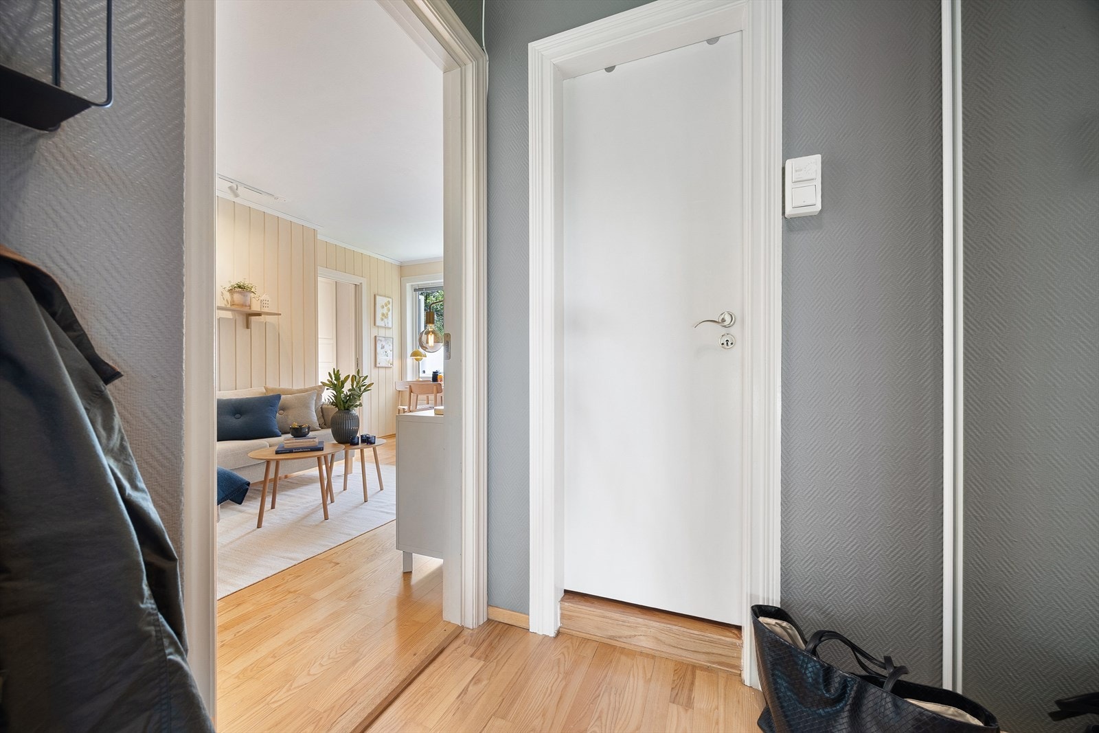 Boligen har porttelefon med døråpner Galleribilde