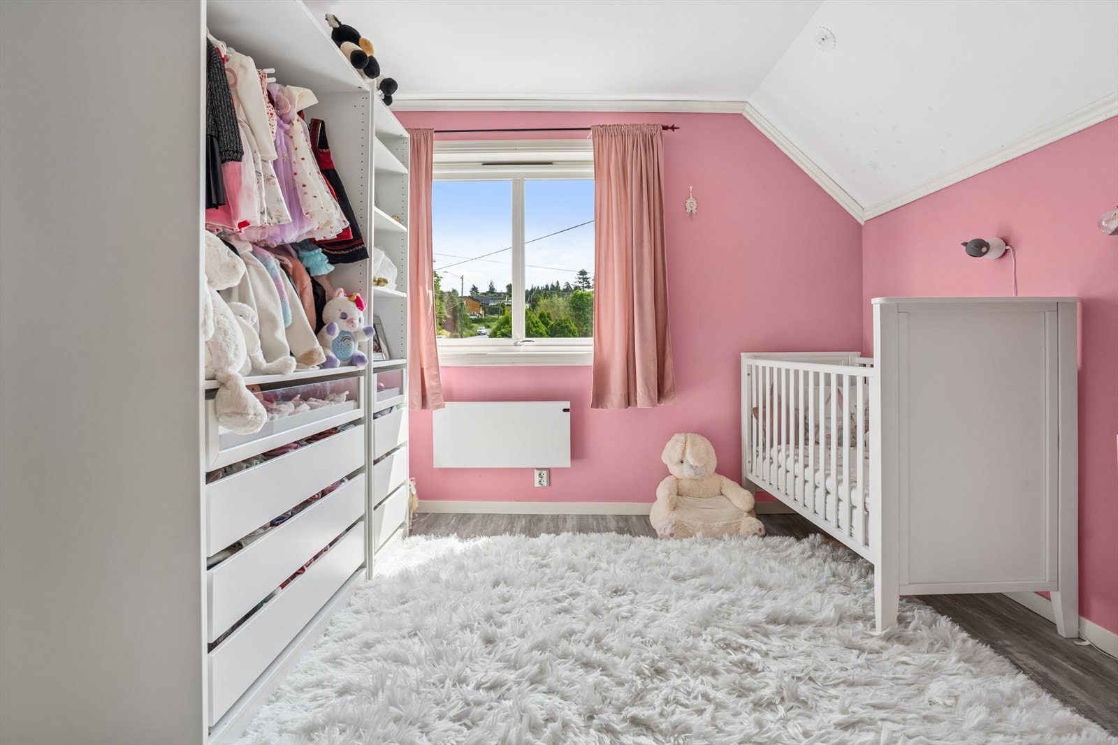 Soverom 2 har fin størrelse som barnerom, gjesterom eller kontor Galleribilde