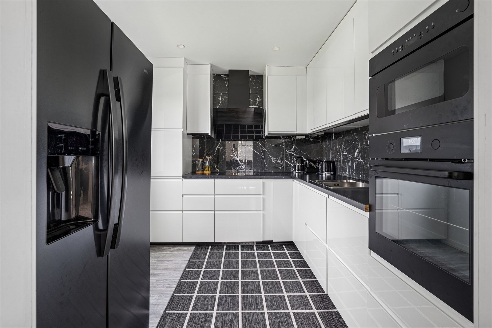 Smakfullt kjøkken fra Ikea med en stilren finish Galleribilde