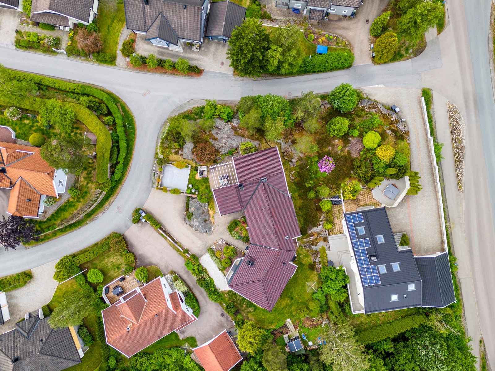 Eiendommen ligger i et attraktivt og utpreget barnevennlig boligområde på Sofiemyr. Galleribilde