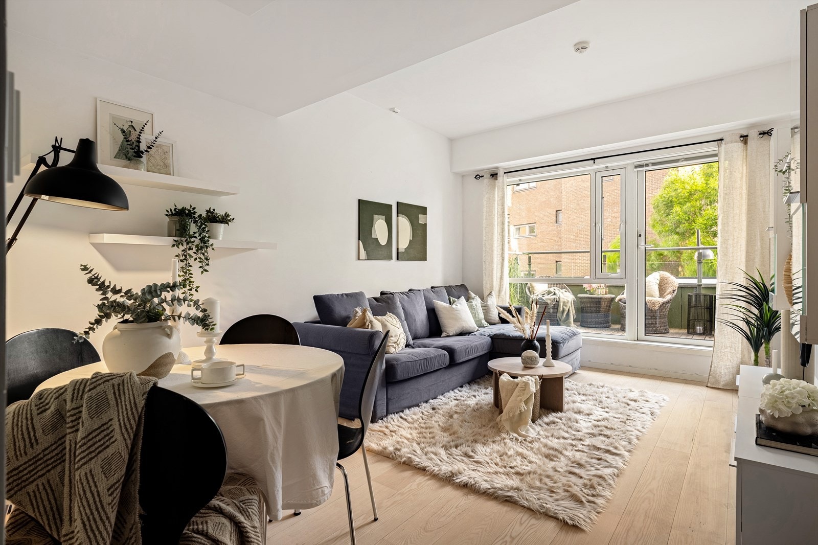 Bygget ble ferdigstilt i 2006, men leiligheten er oppgradert siden den tid med blant annet nytt kjøkken i 2014, baderomsinnredning og gulv. Galleribilde