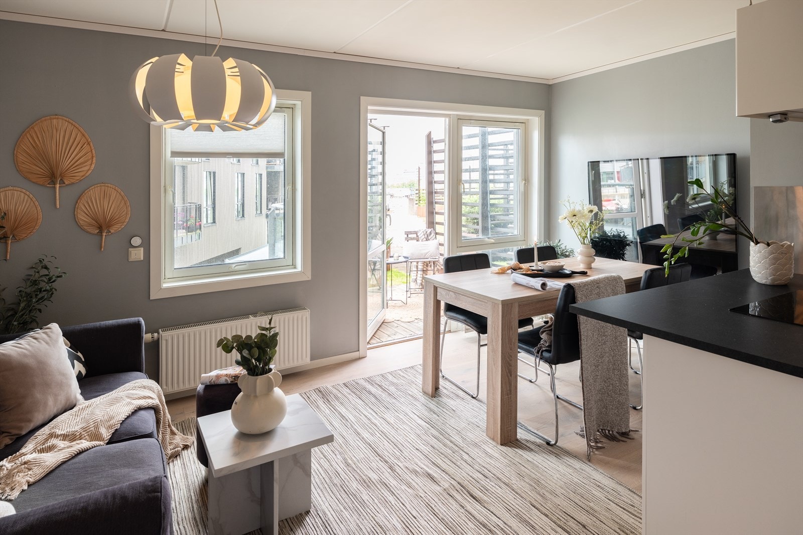 Dette er leiligheten for deg som ønsker å bo sentralt med umiddelbar nærhet til dagligvare, treningssenter, kollektivtransport, shopping, spisesteder og uteliv. Galleribilde