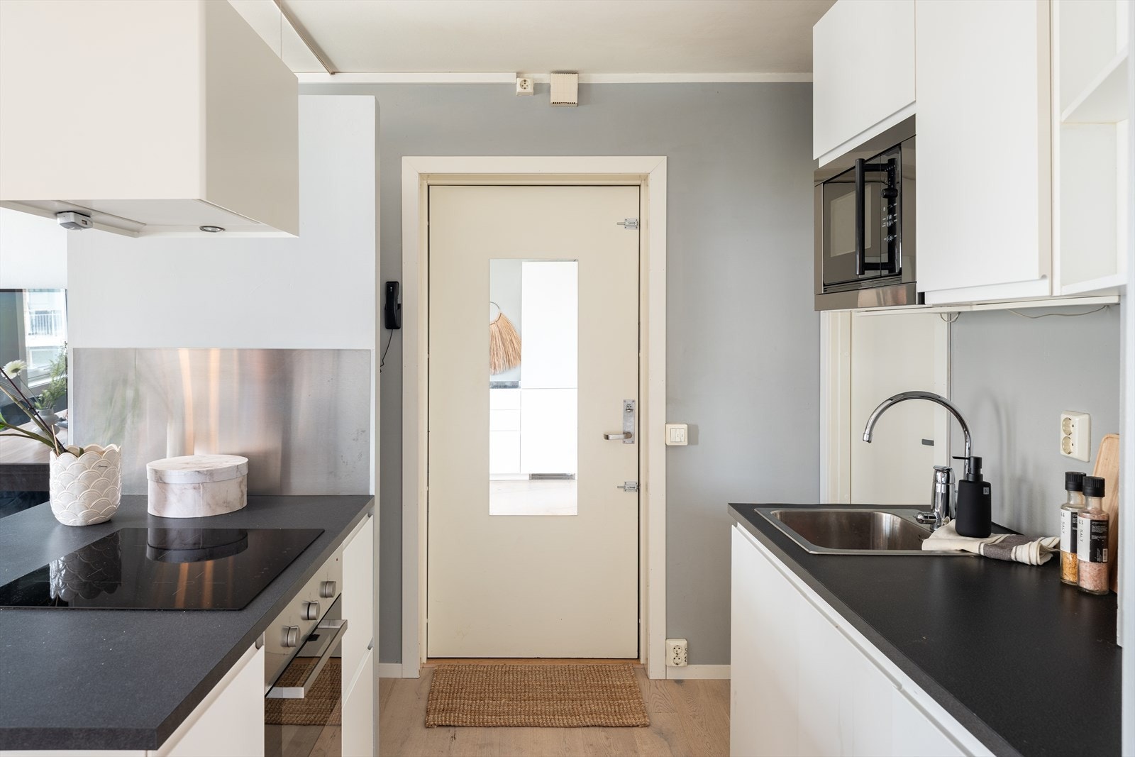 Det medfølger bod i kjeller. Man kan også søke etter p-plass. Galleribilde