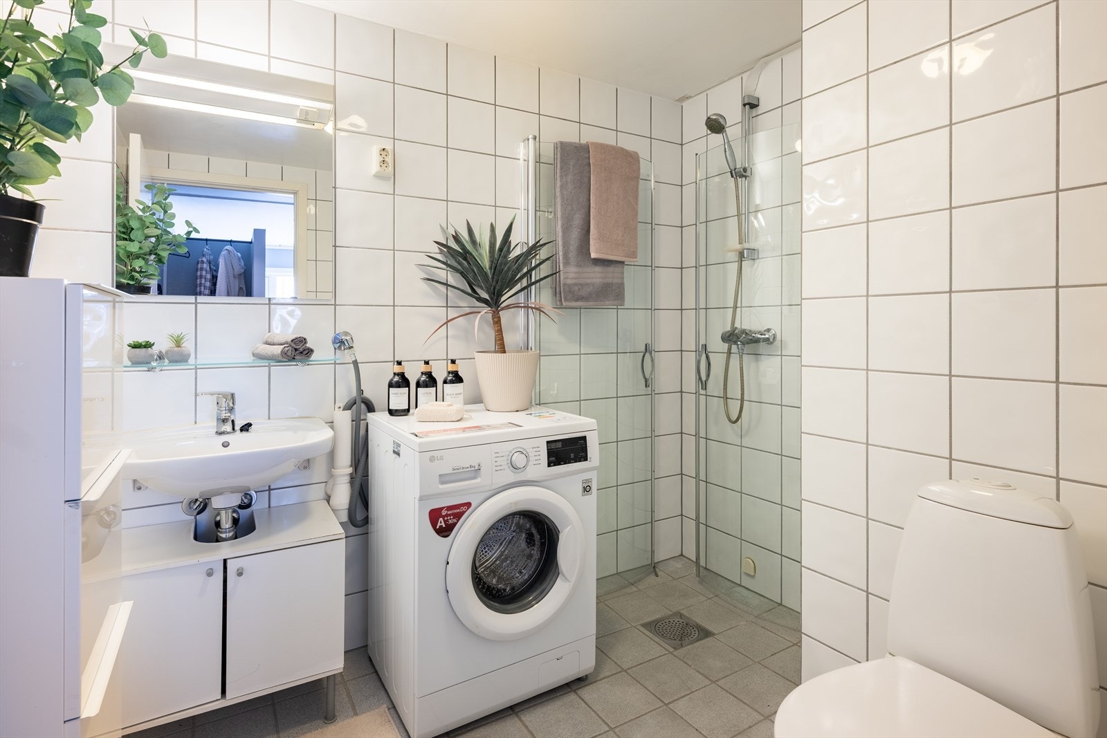 Moderne og tidløst baderom på 4,5m². Galleribilde