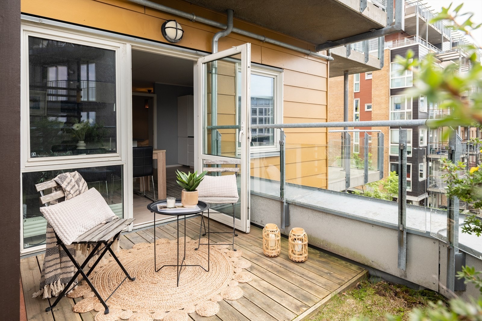 Platten måler 3,5m², og takhagen strekker over et stort fellesareal. Galleribilde