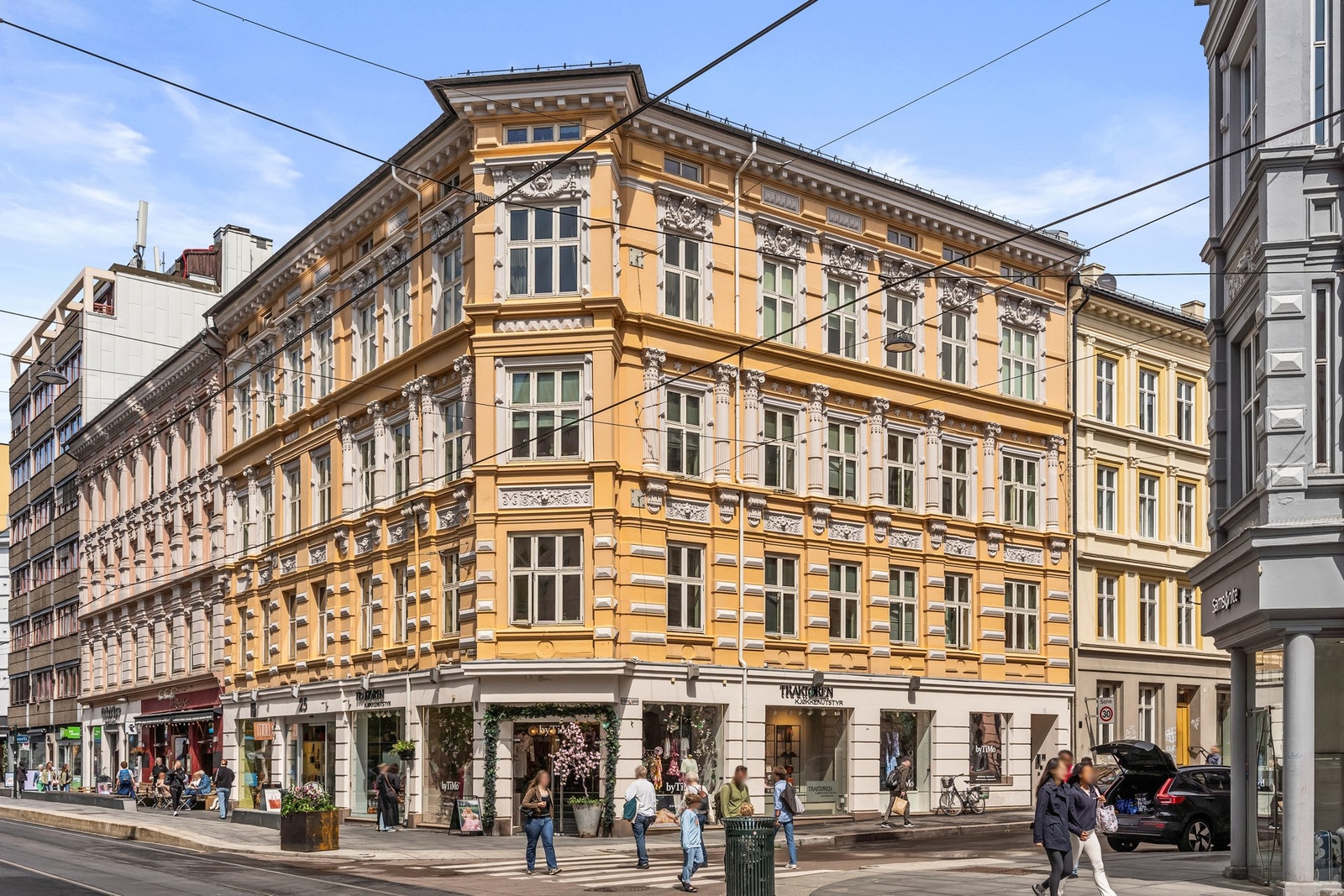 Fasade - Leiligheten ligger i en flott bygård med sentral beliggenhet i Bogstadveien. Galleribilde