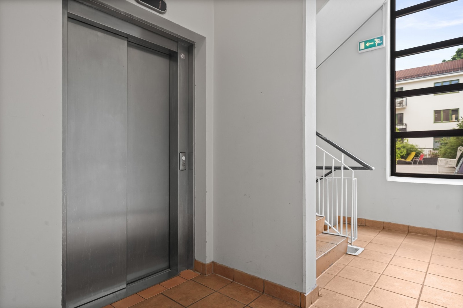 Tilgang via heis eller trapper. Galleribilde