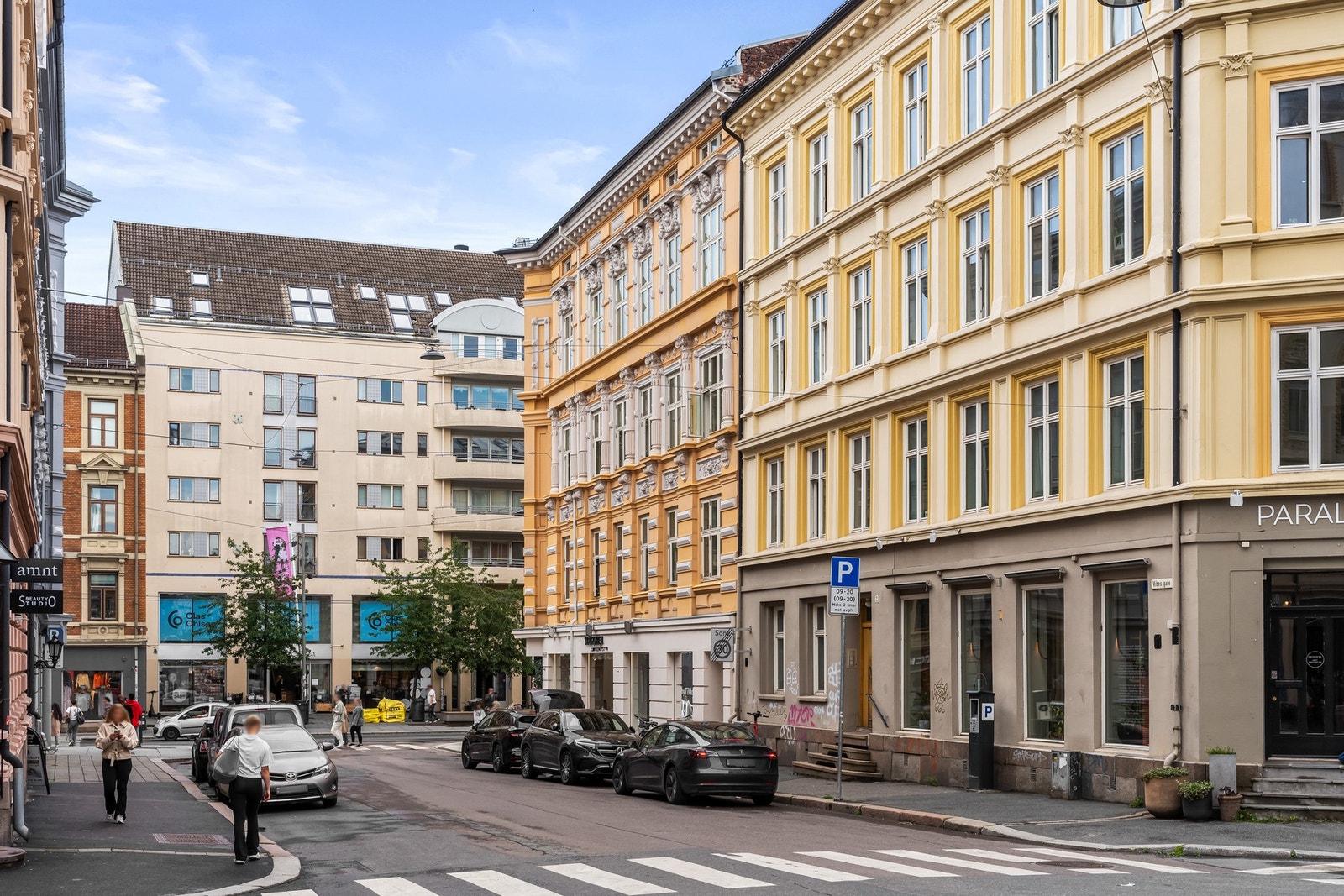 Fra leiligheten er det kort vei til idylliske Frognerparken med skulpturanlegget Vigelandsparken, Oslo Bymuseum, Frognerbadet og Frogner stadion. Galleribilde