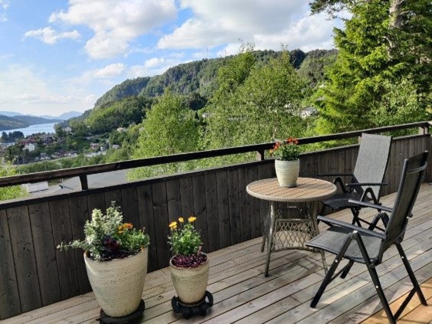 På terrassen har man svært gode solforhold med kveldssol. Galleribilde