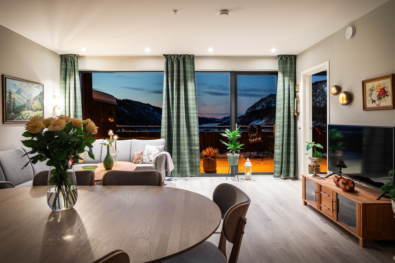 Fra stuen er det utgang til terrasse på 30 kvm Galleribilde