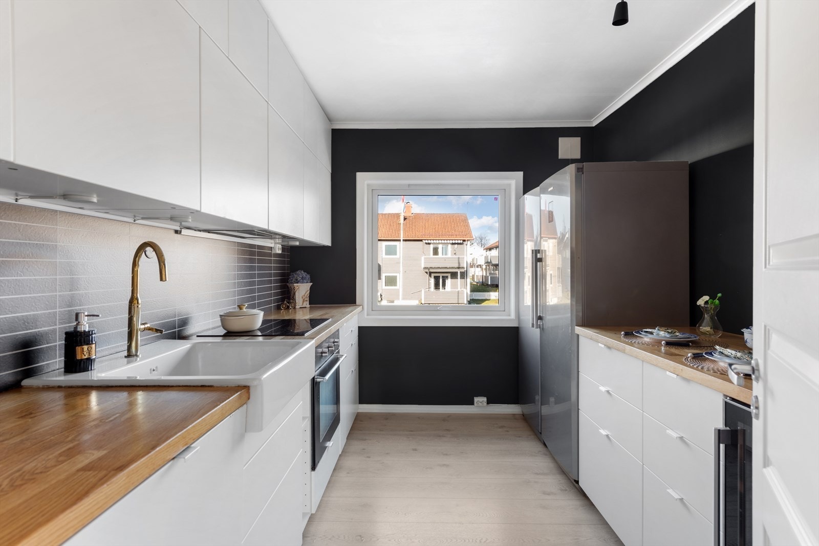 Lekkert kjøkken fra 2019. Hvitevarer medfølger. Galleribilde