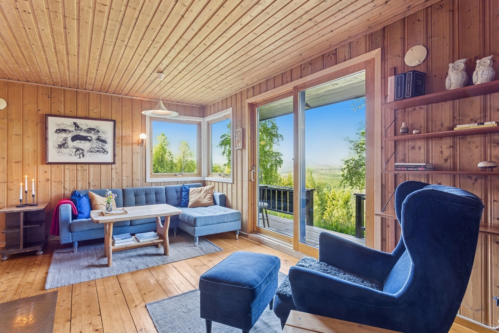 Hytta har en praktisk planløsning med alt på én flate. Galleribilde