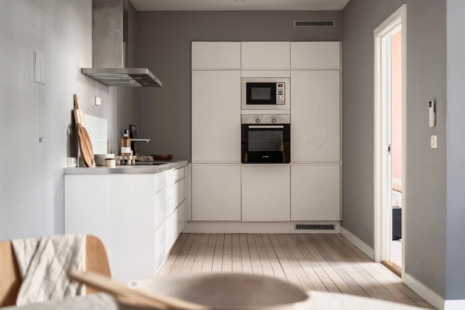 Gjennomgående og klassisk 3-roms som byr på en fin planløsning Galleribilde