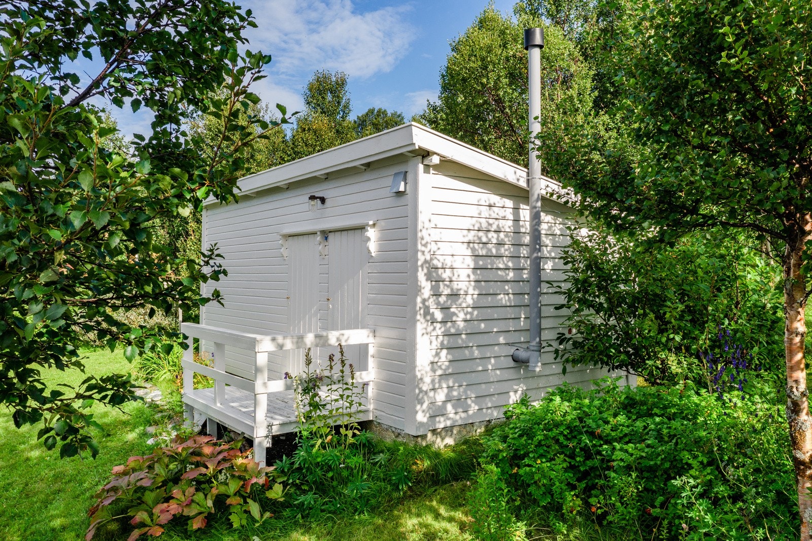 Uthus med to rom, bod og toalett (cinderella forbrenningstoalett). Galleribilde