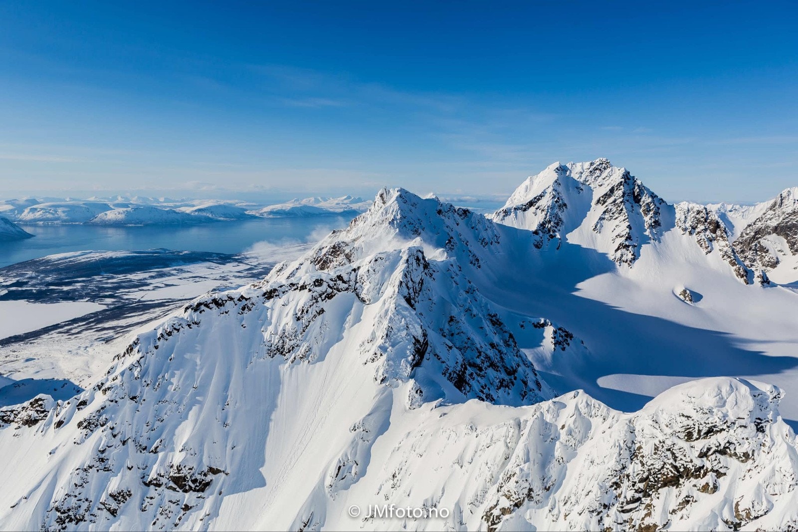 Flotte toppturmuligheter i de spektakulære lyngsalpene. Foto: Jens-Morten Øvervoll Galleribilde