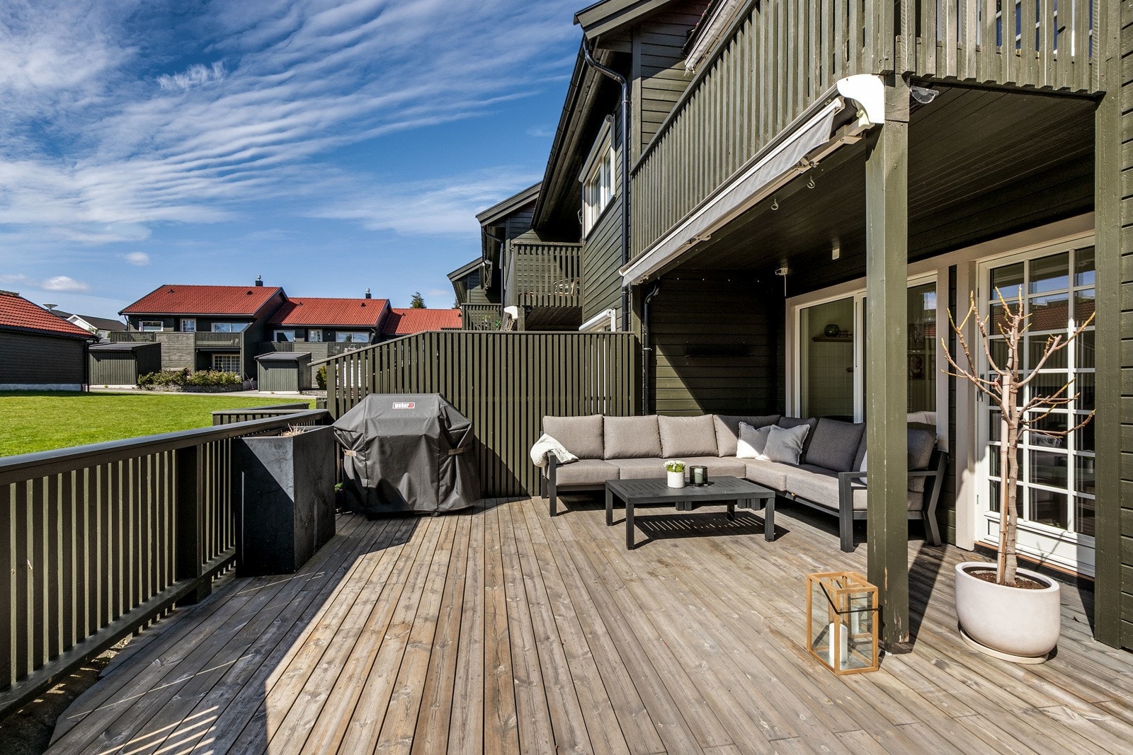 På terrassen kan man nyte late dager og sene kvelder i hyggelige omgivelser. Galleribilde
