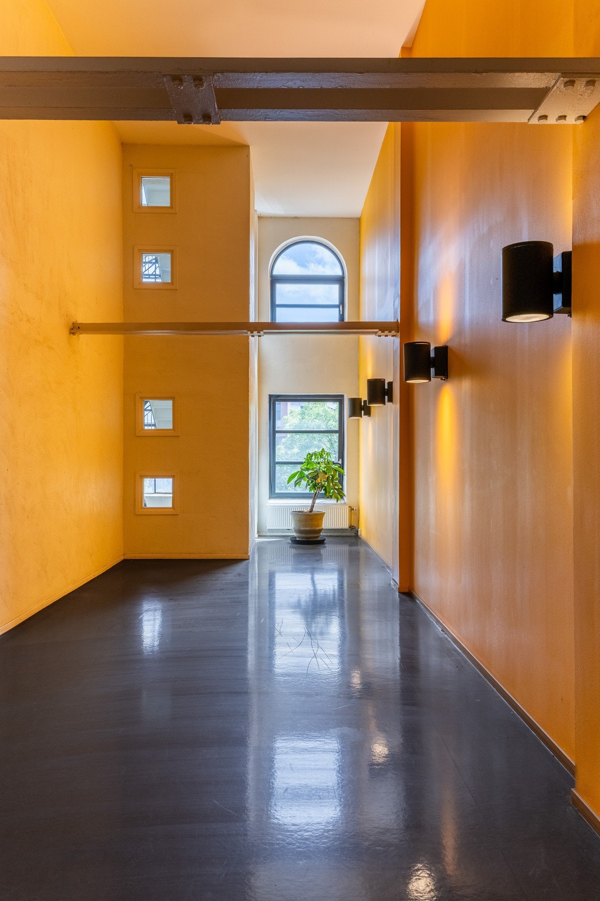 Felles inngangsparti. Det er heis i bygget. Galleribilde