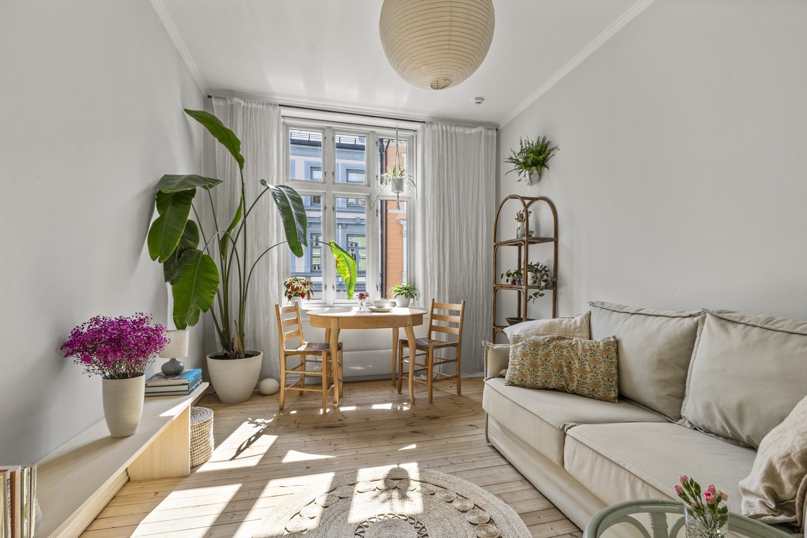 Selgers sitat: "Jeg elsker både boligen og området! Den er stille, selv om den er sentral. Galleribilde