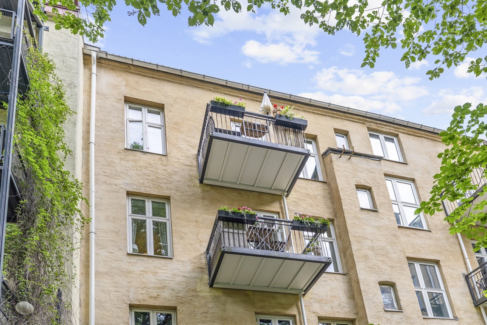 Balkongen er montert i 2012 og er i 3.etasje. Galleribilde