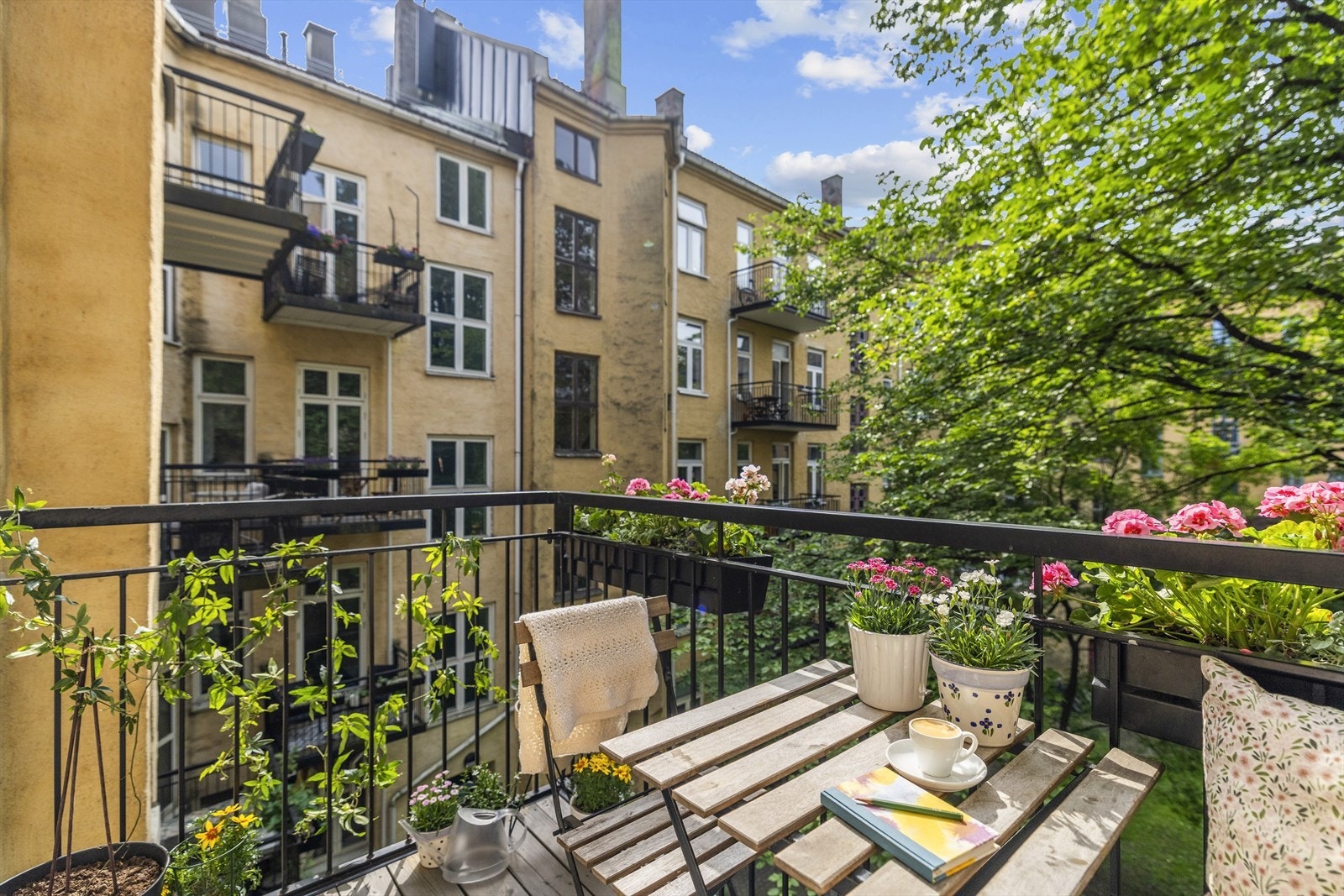 Her er det fin plass til balkongmøbler og beplantning. Galleribilde