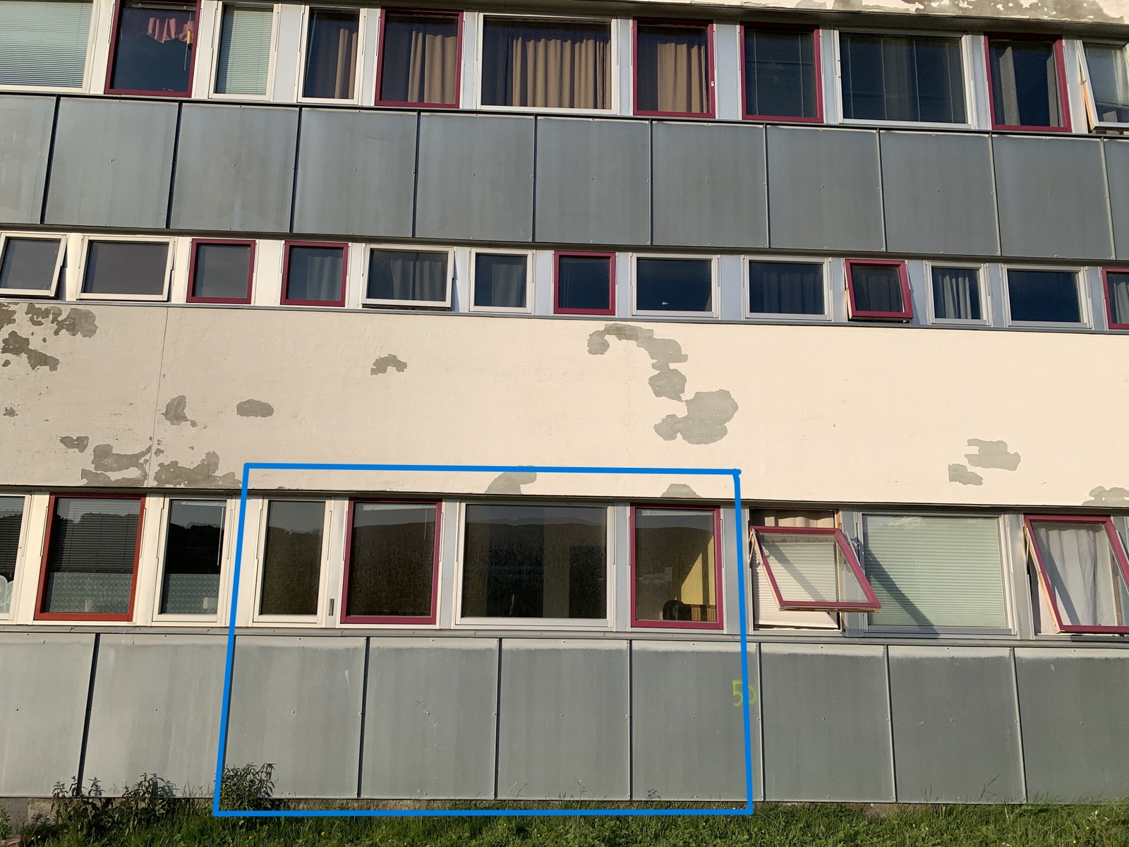 Leilighetens vinduer markert med blått. Galleribilde