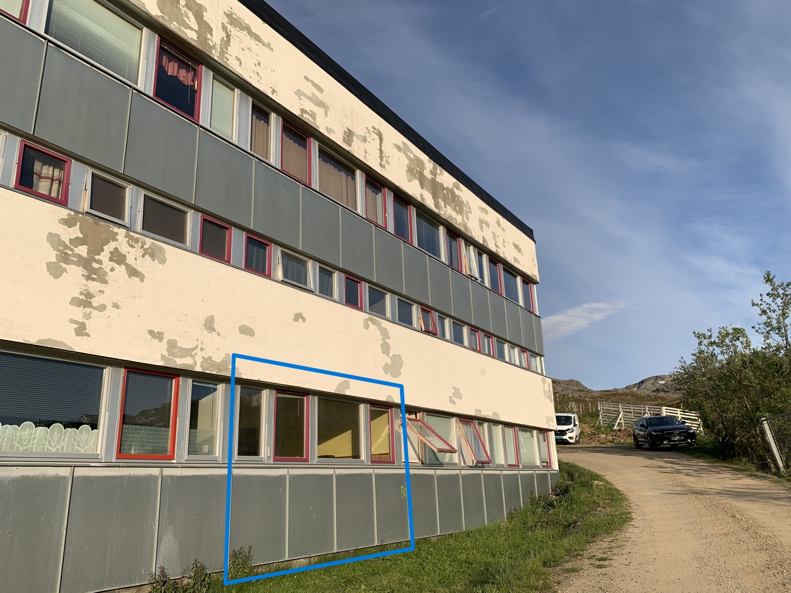 Leilighetens vinduer markert med blått. Galleribilde