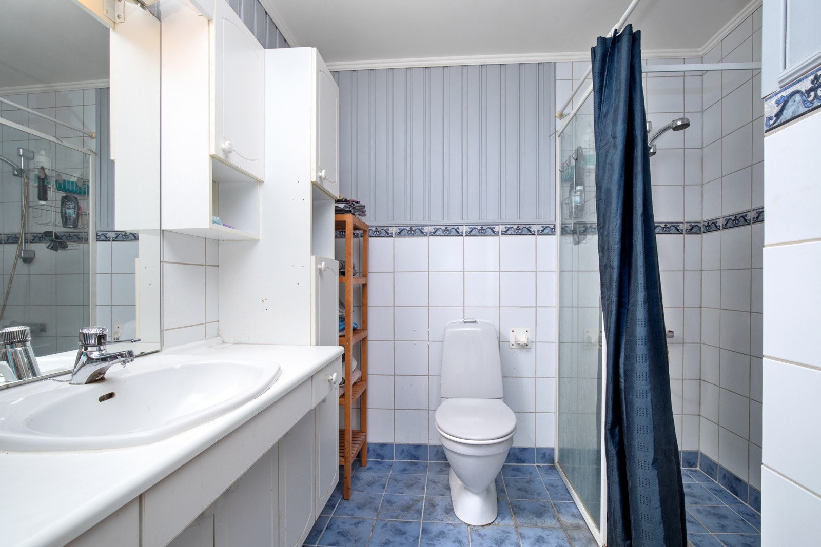 Flislagt baderom med varmekabler i gulvet. Galleribilde