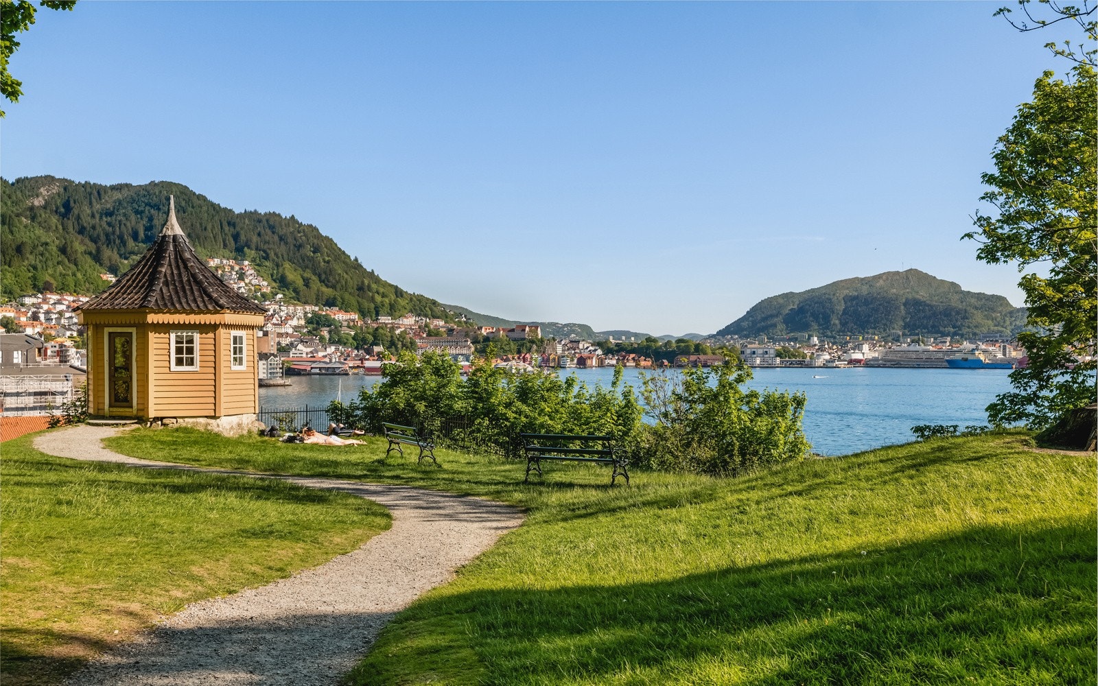 Solen skinner gjerne ikke så ofte i Bergen, men når den gjør det, er det få steder i byen som nyter like godt av de ettertraktede solstrålene som Sandviken gjør. Galleribilde