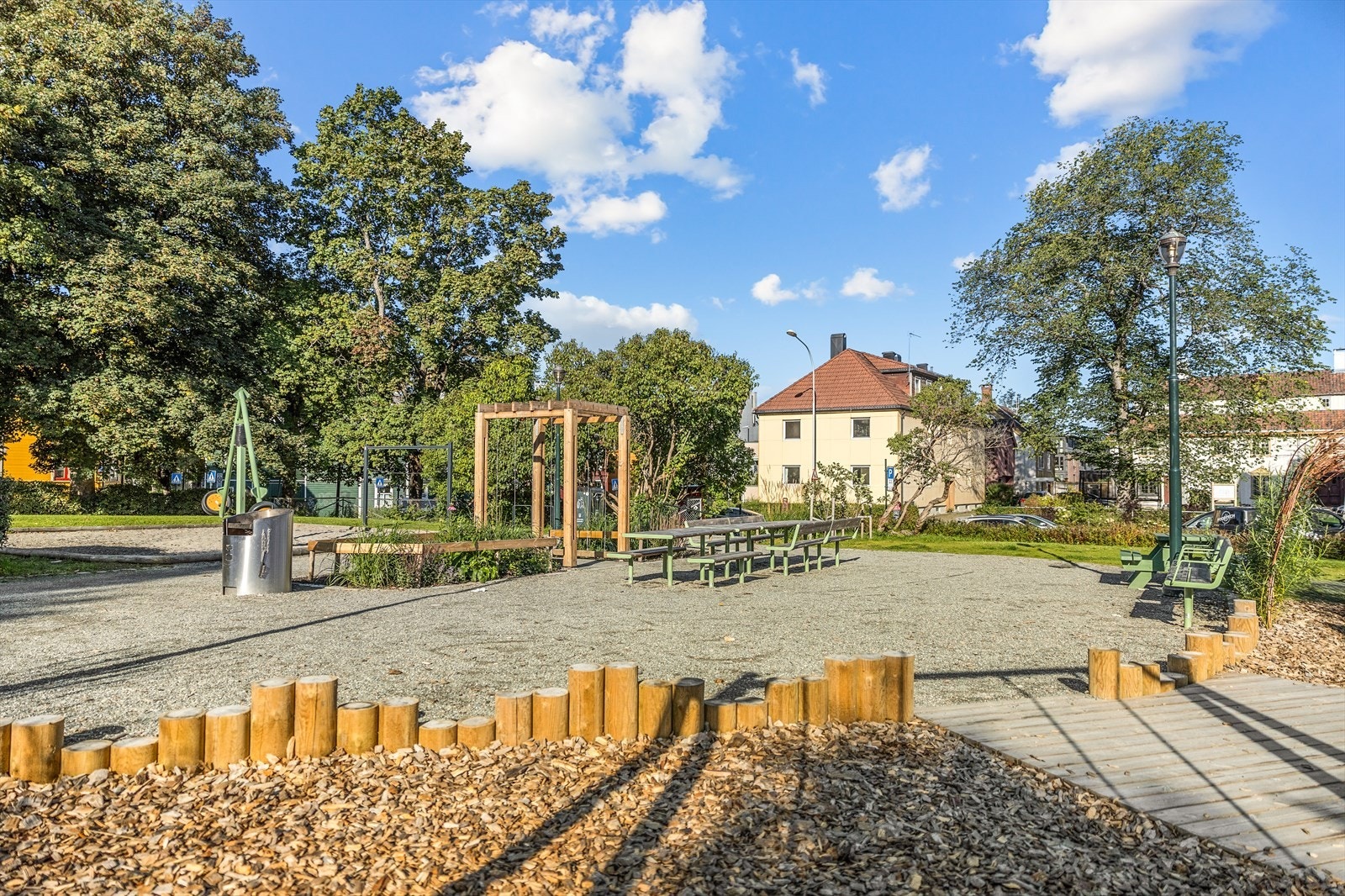 Møllenberg ligger sentralt til "alt" av fasiliteter du trenger i hverdagen, innen gangavstand. Galleribilde