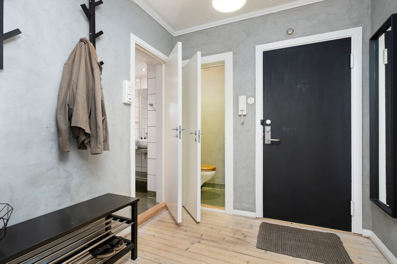 Entréen er på 4,5m² og har godt med oppbevaringsmuligheter for sko og yttertøy. Galleribilde
