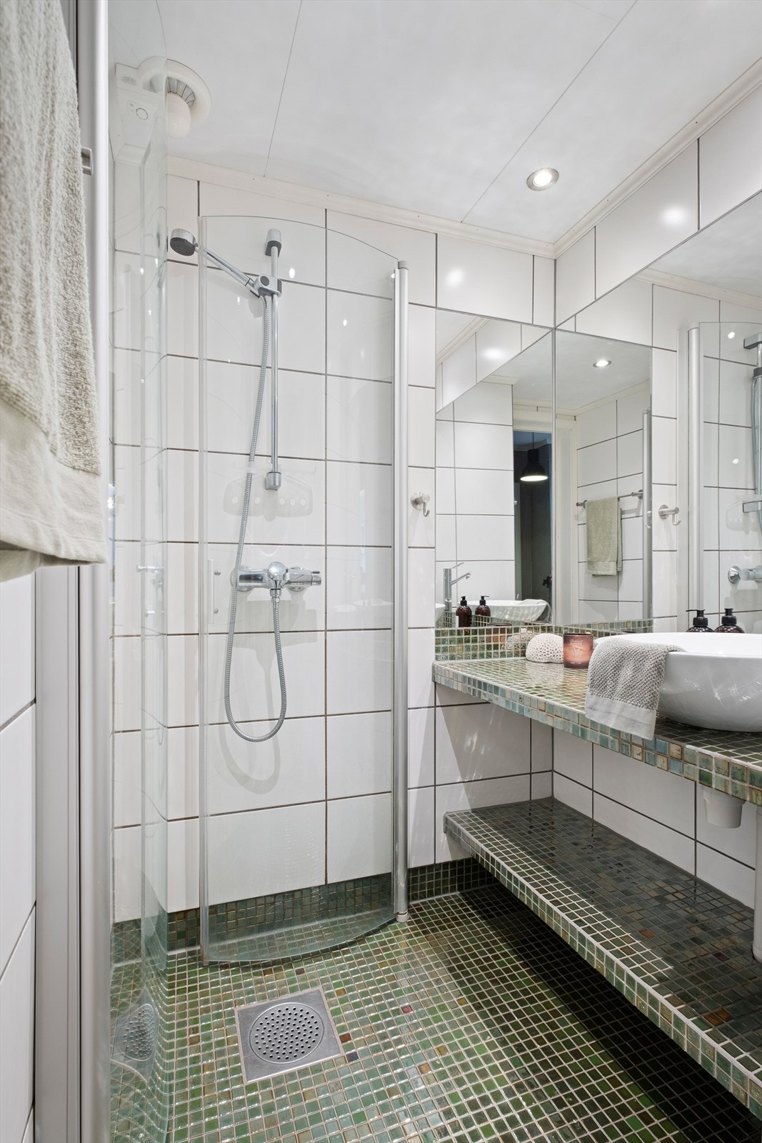 Takstmann opplyser om at badet ble oppgradert i 2008. Galleribilde