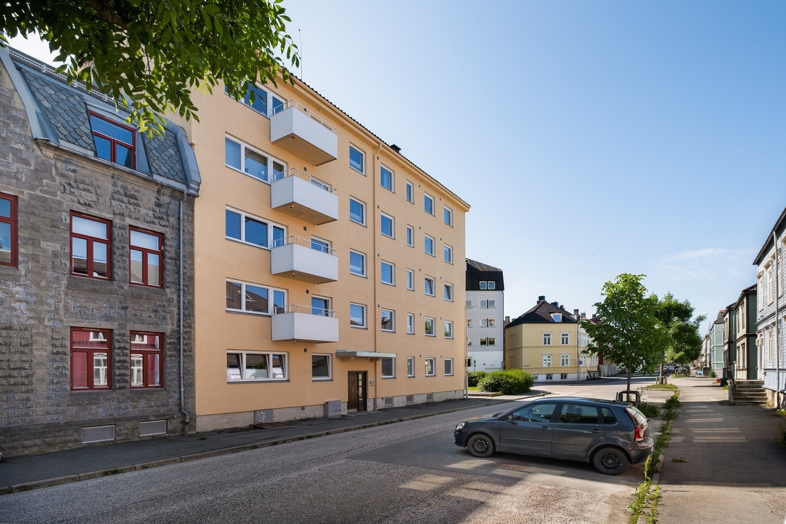 Selger opplyser om at vinduene ble skiftet ut i forbindelse med fasaderenovasjonen i 2023. Galleribilde