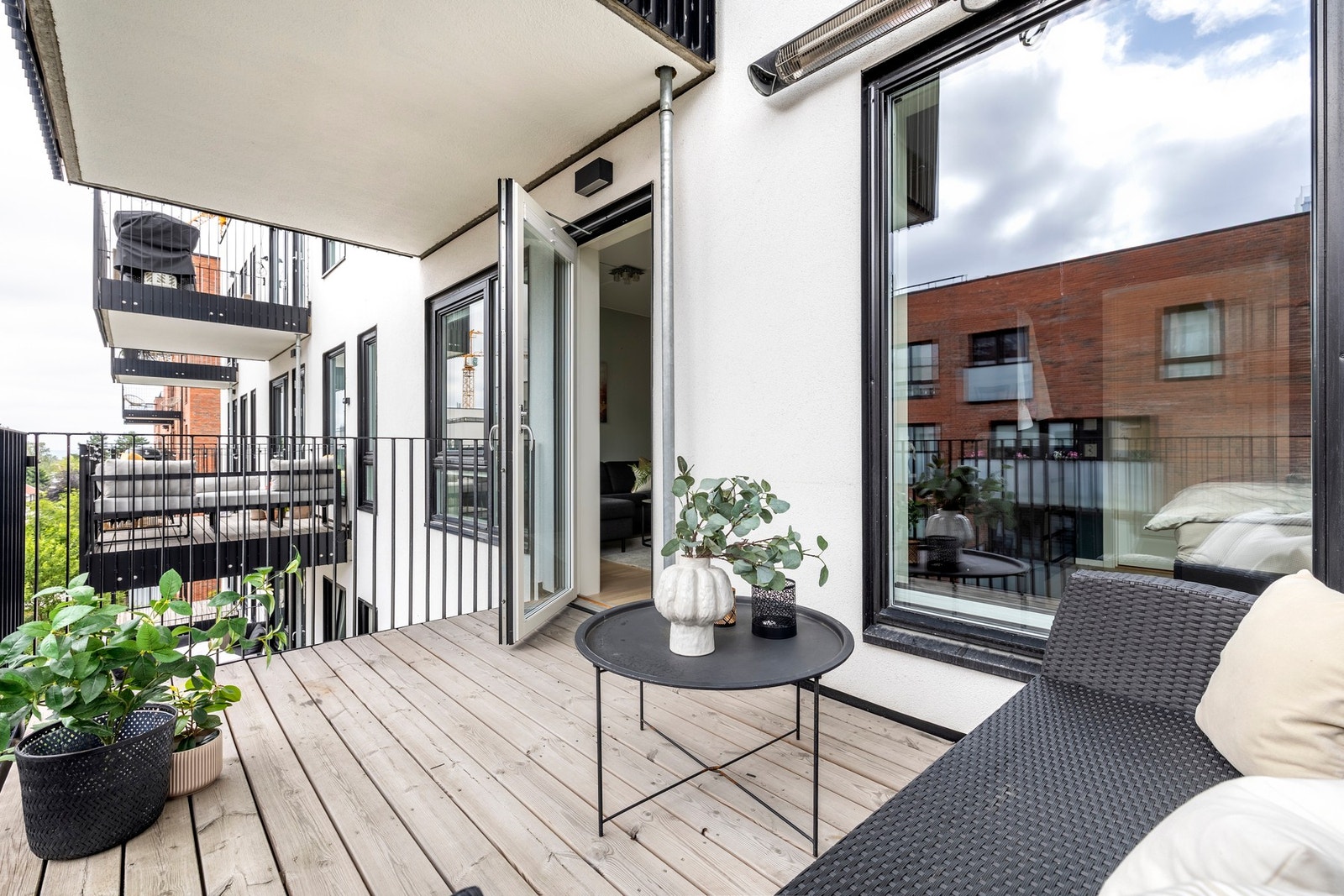 Balkongen er på ca. 7,4 m² med skjermet og fredelig beliggenhet. Galleribilde