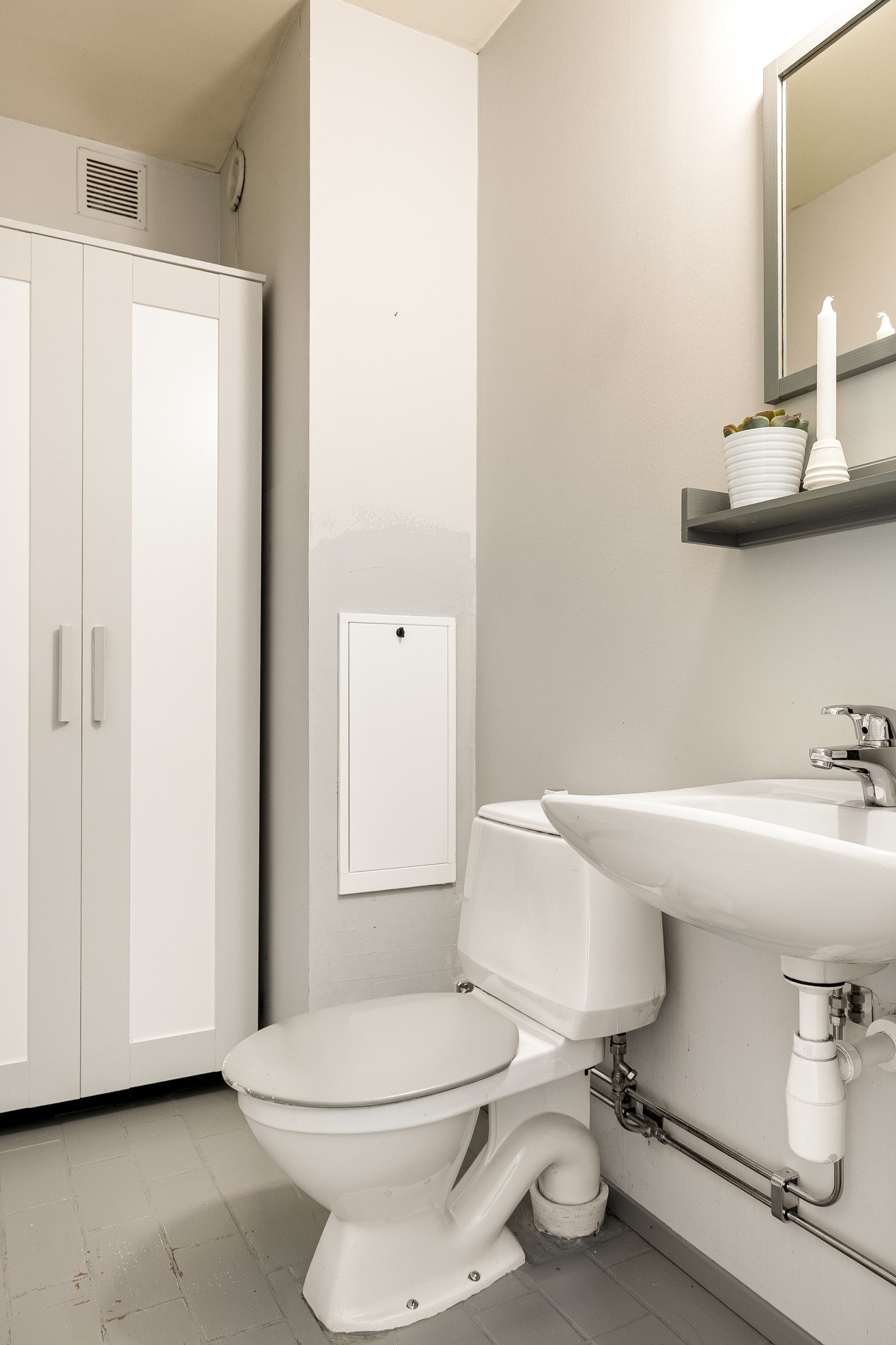 Leiligheten har også et separat toalet, i tillegg til at det er toalett på badet. Galleribilde