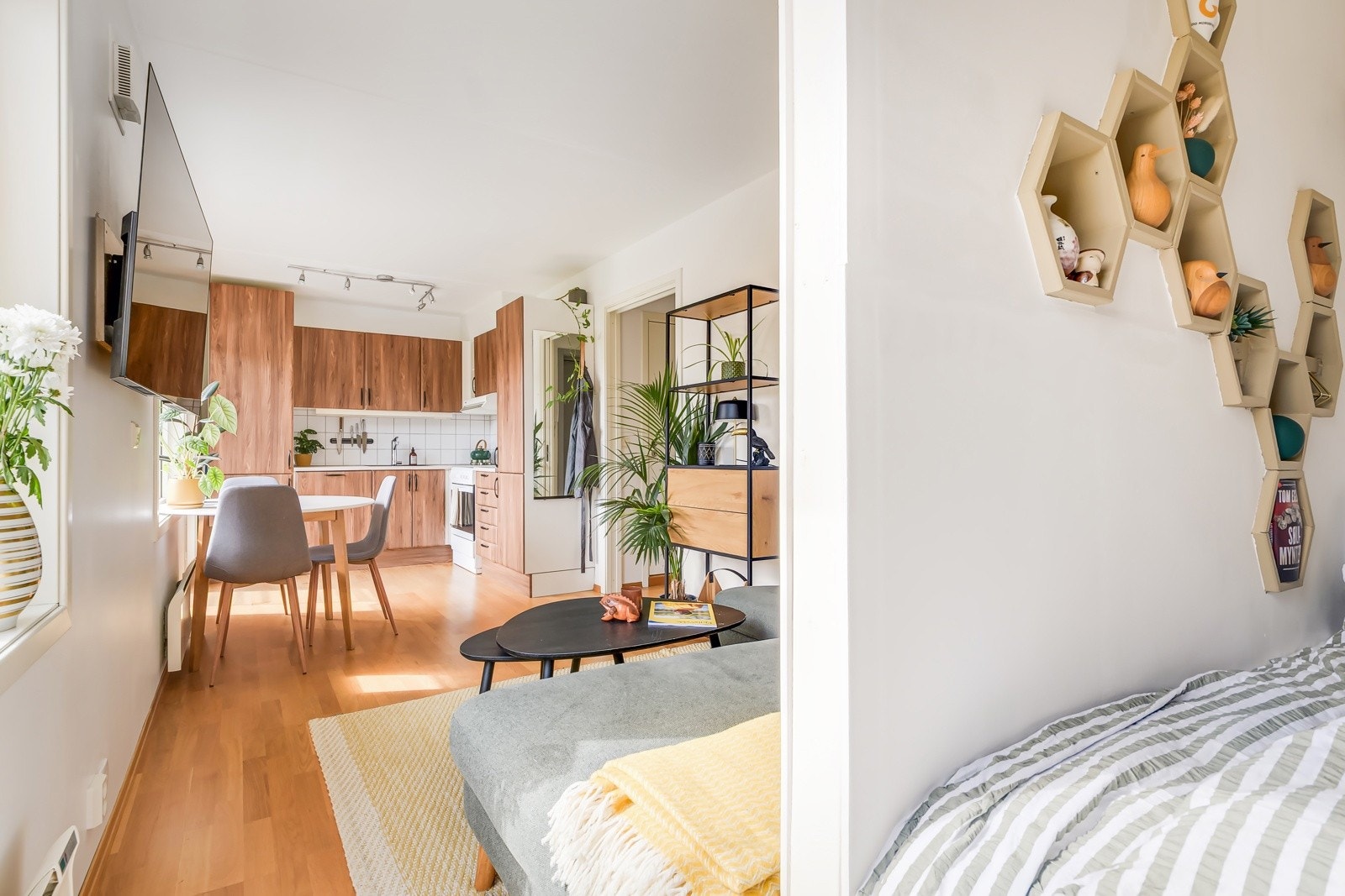 Legg gjerne merke til de kule hyllene i sovealkoven. Galleribilde