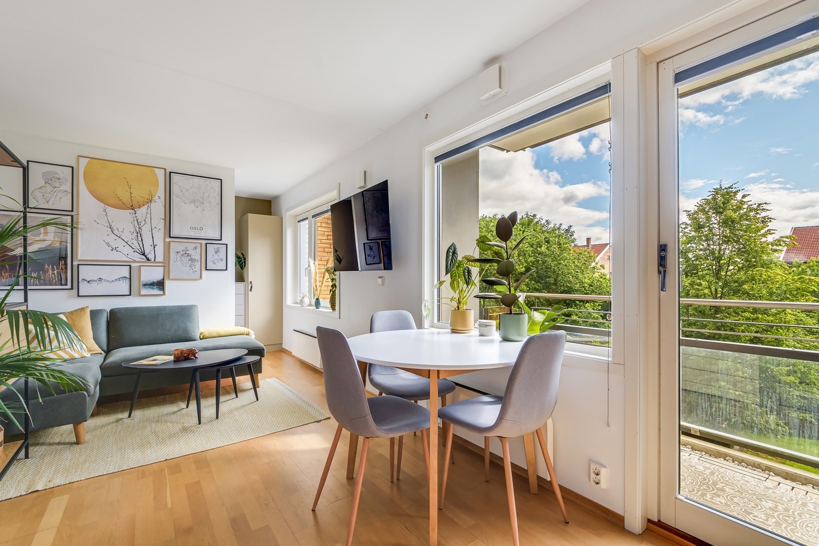 Velkommen til Bjølsen/Sagene og Maridalsveien 209B! Dette er en fresh og lys 1(2)-R selveierleilighet hvor du slipper oppussing og kan flytte rett inn! Galleribilde