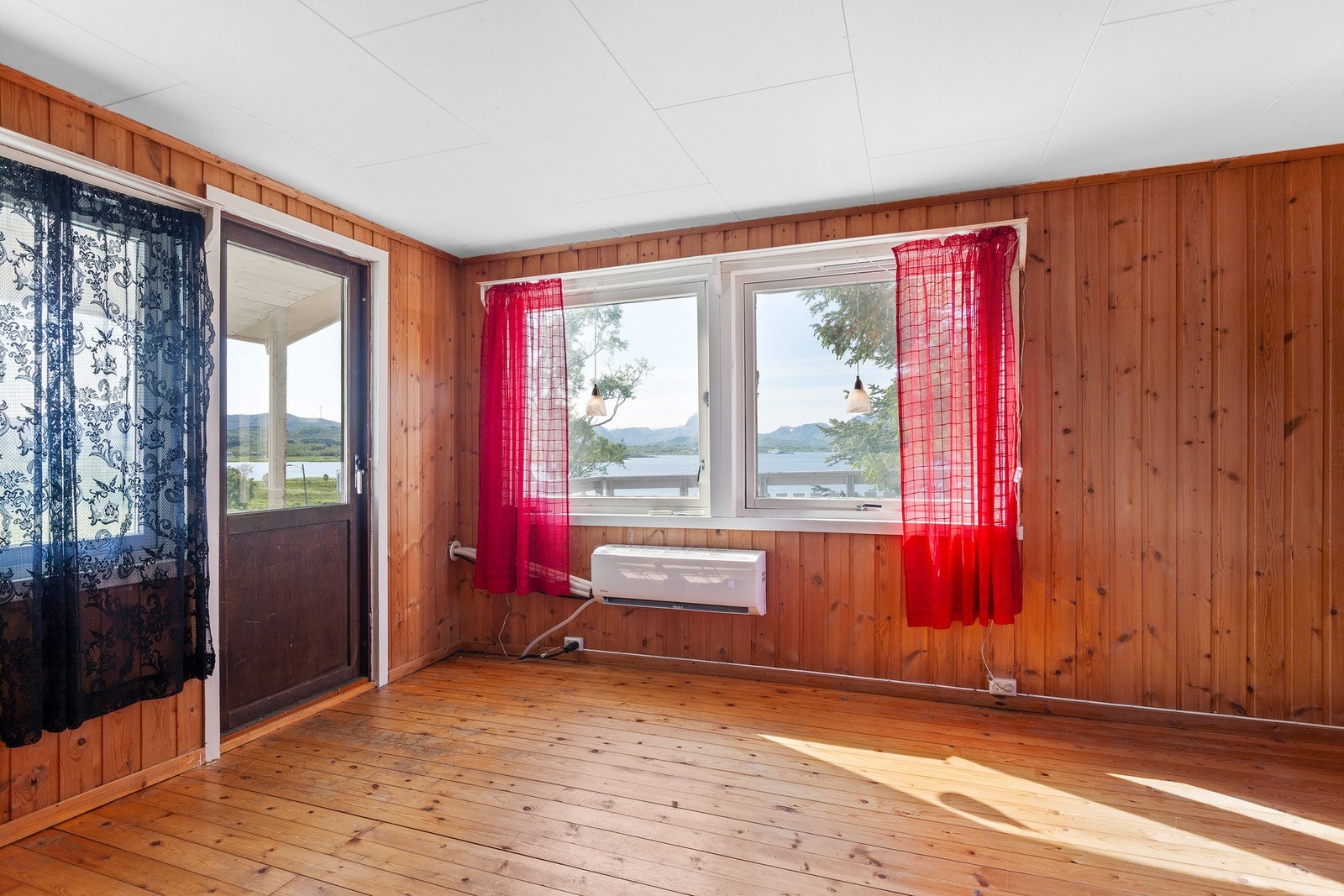 Stue 2 har utgang til veranda. Galleribilde