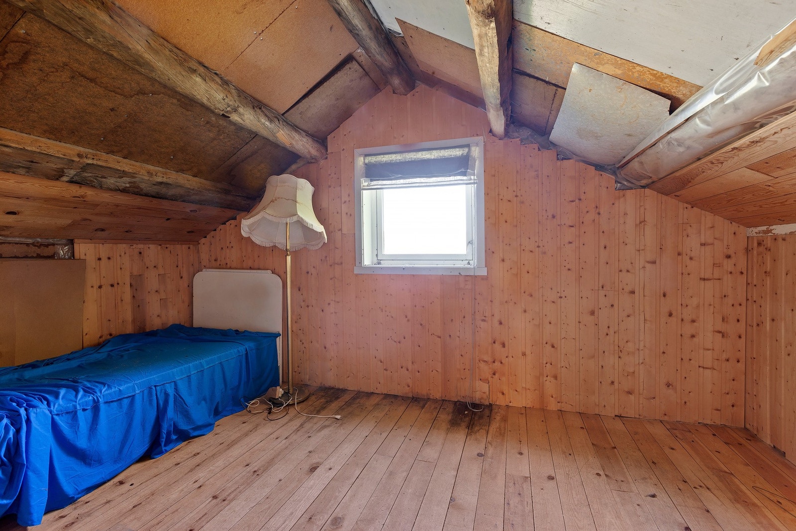 Rom på loft har vært benyttet som soverom (Ikke omsøkt og godkjent til varig opphold) Galleribilde
