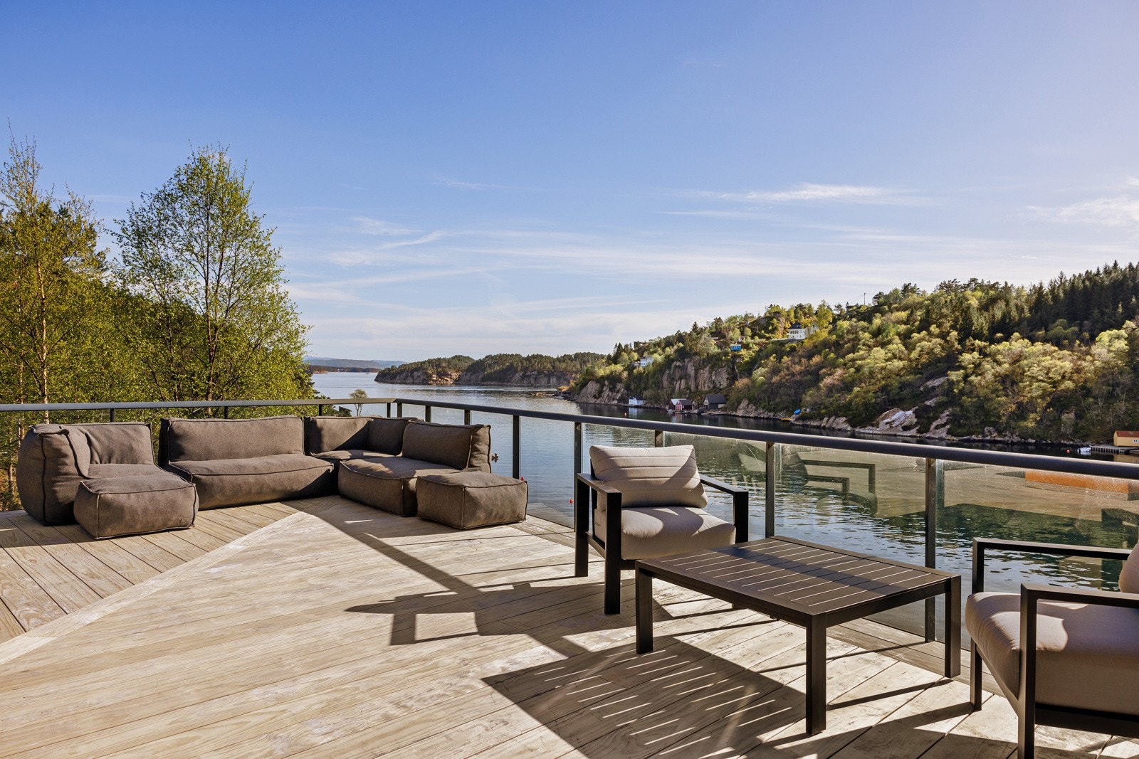 - Her får du et fristed hvor du virkelig kan senke skuldrene og nyte livet, enten det er solfylte sommerdager eller lune høstkvelder - Galleribilde