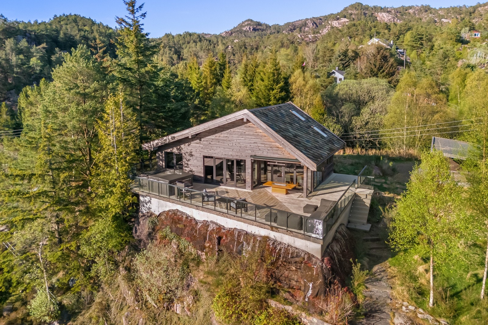 - Drømmehytte fra 2014 med panoramautsikt og moderne komfort i vakre Austrevågen - Galleribilde