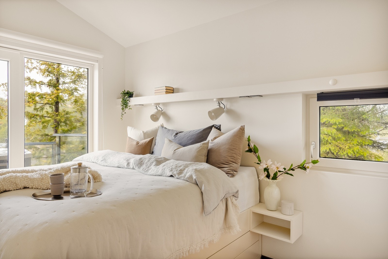 - Fra dette soverommet er det utgang til terrassen - Galleribilde