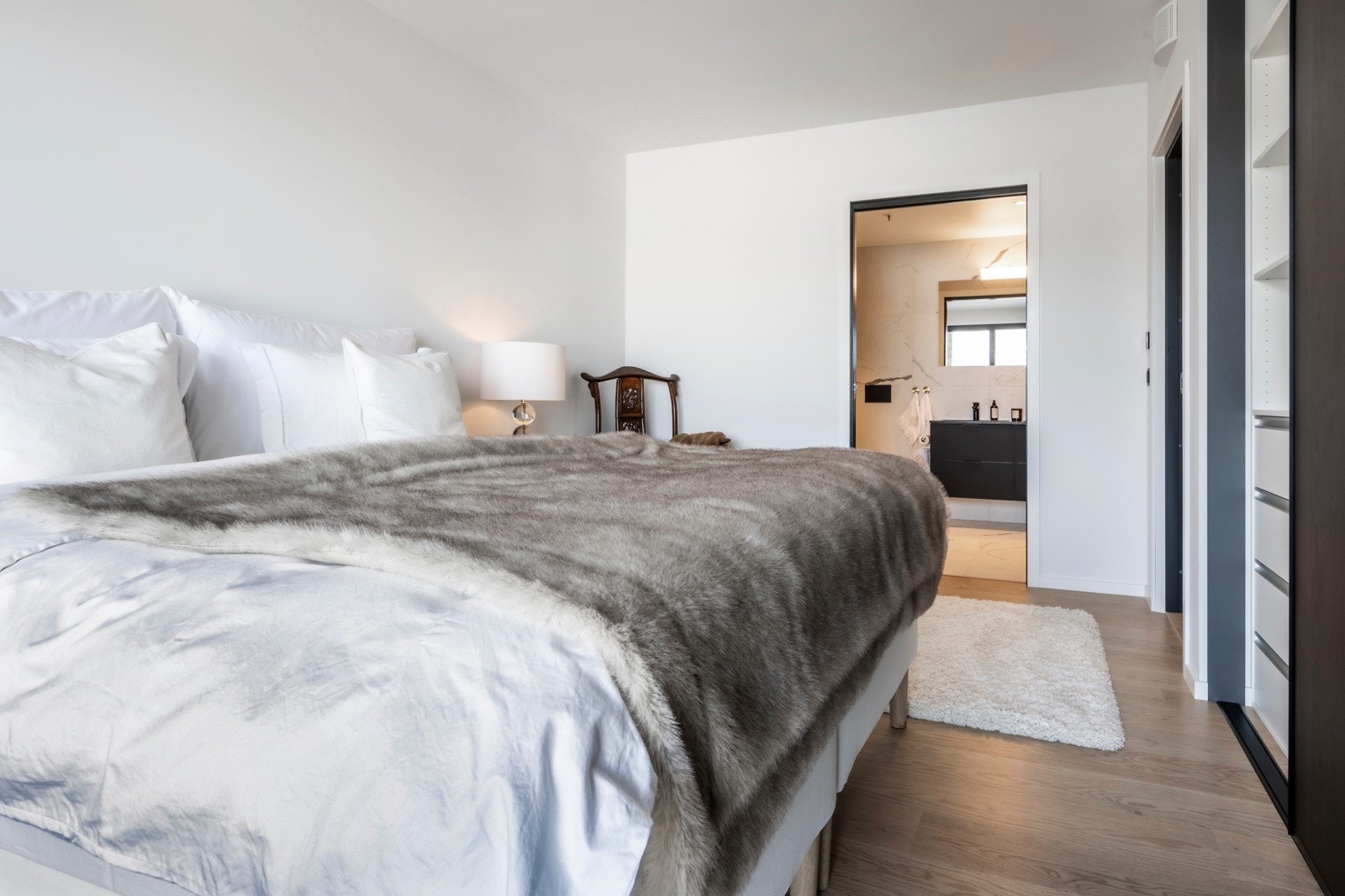 Hovedsoverom med eget bad Galleribilde